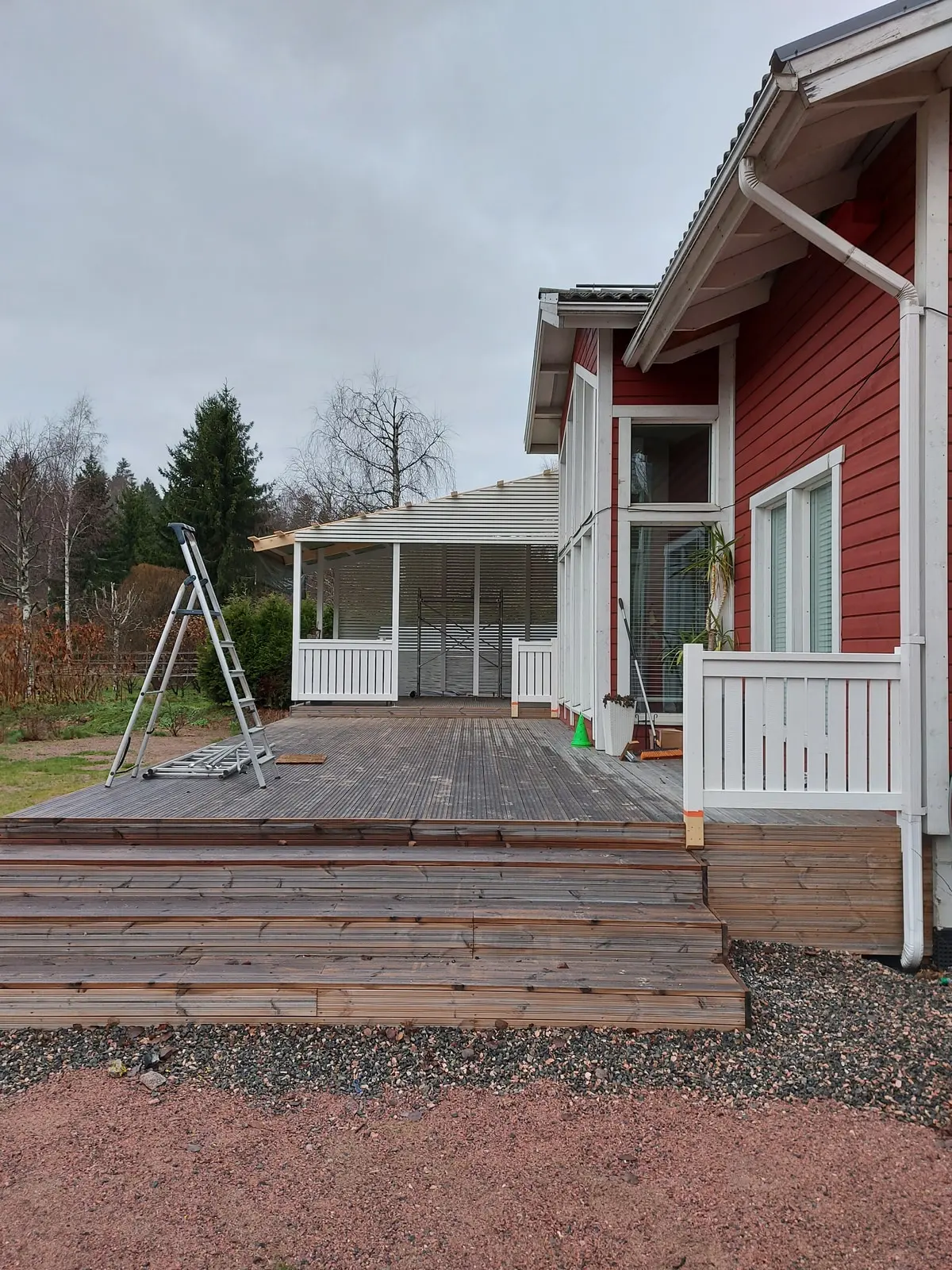 Omakotitalon terassin ja parvekkeen rakentaminen – Grönalundintie, Siuntio, kuva 2/2