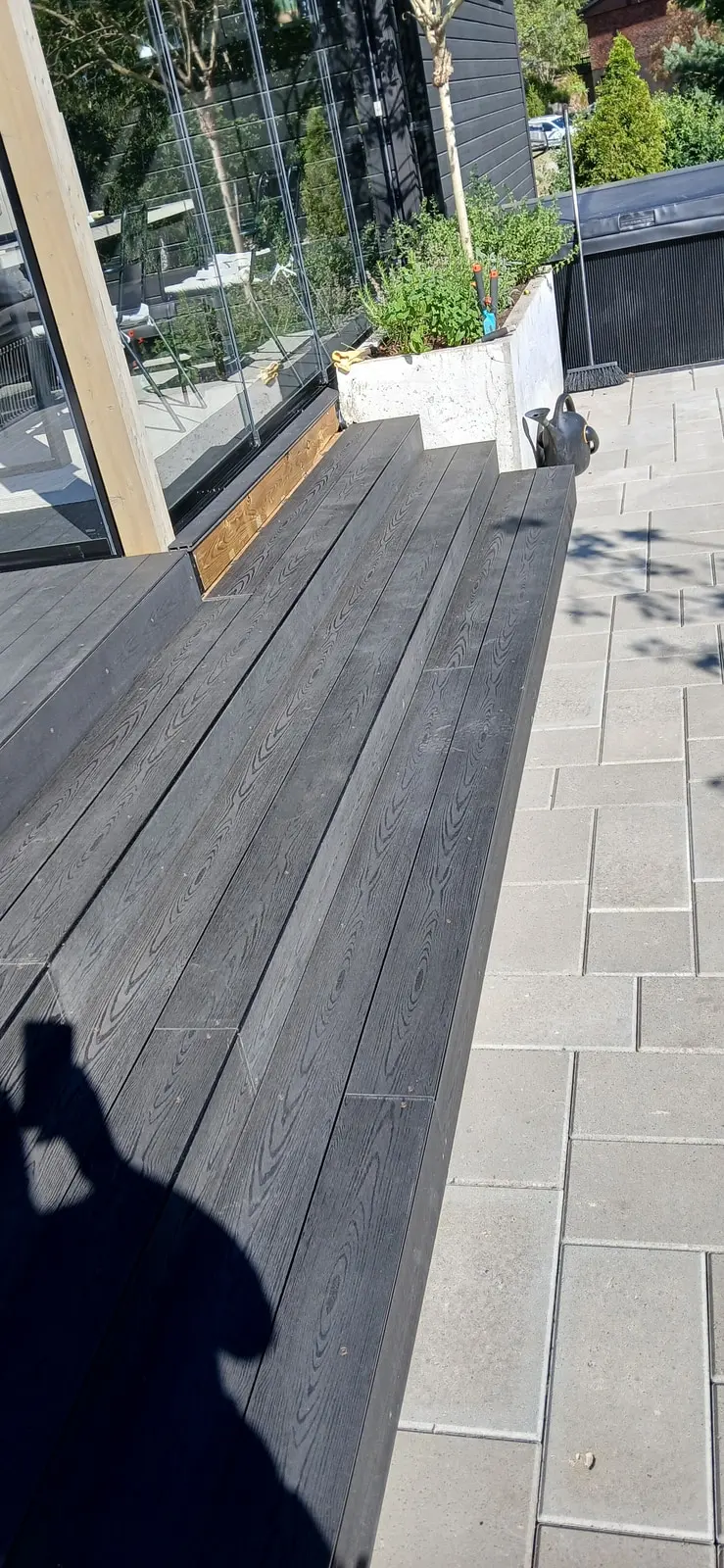 Talon terassin rimaseinän rakentaminen ja asennus – Vuoriharjunkuja, Espoo, kuva 3/4