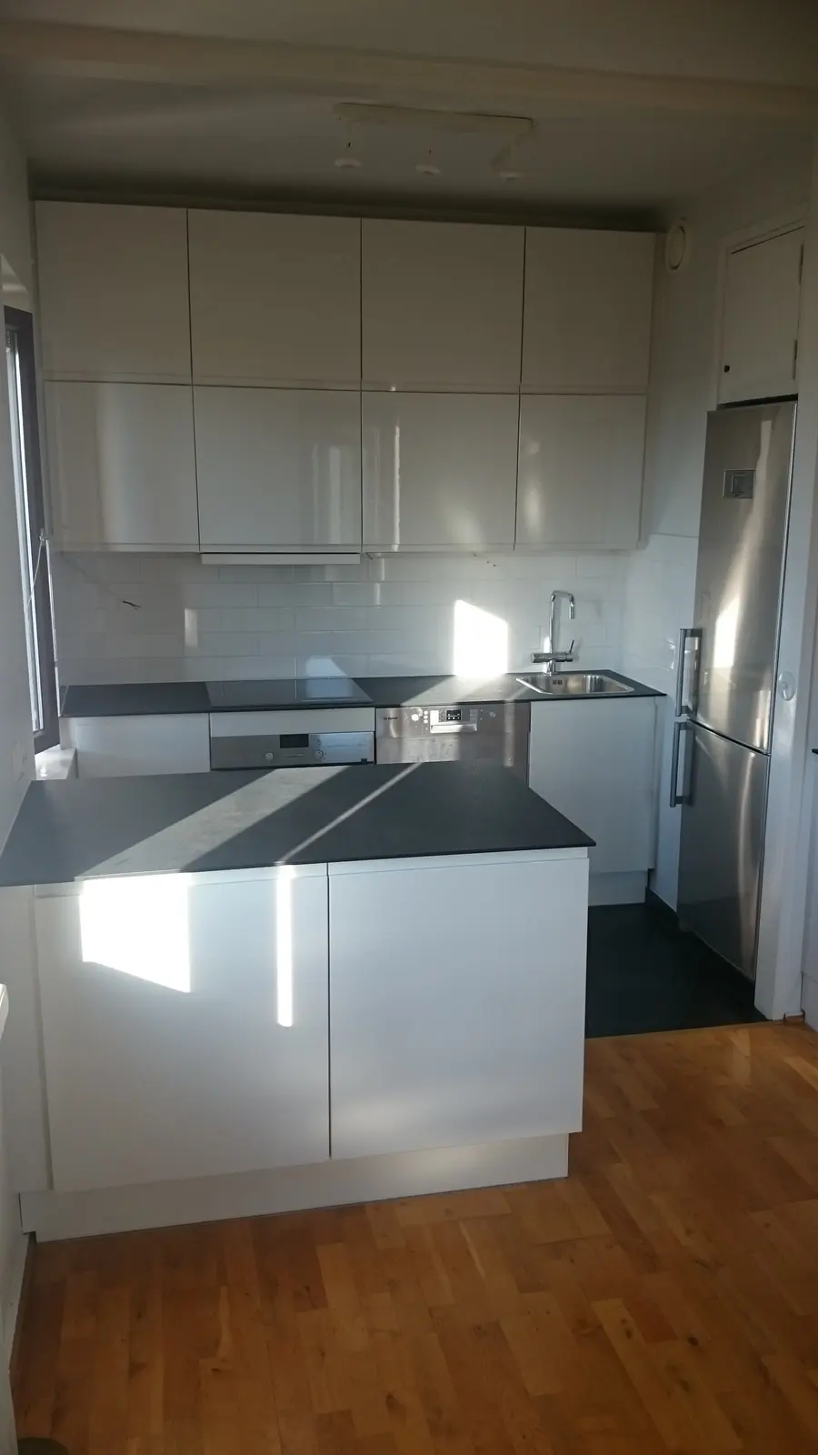 Asunnon keittiön remontti – Pihlajatie, Helsinki, kuva 4/7