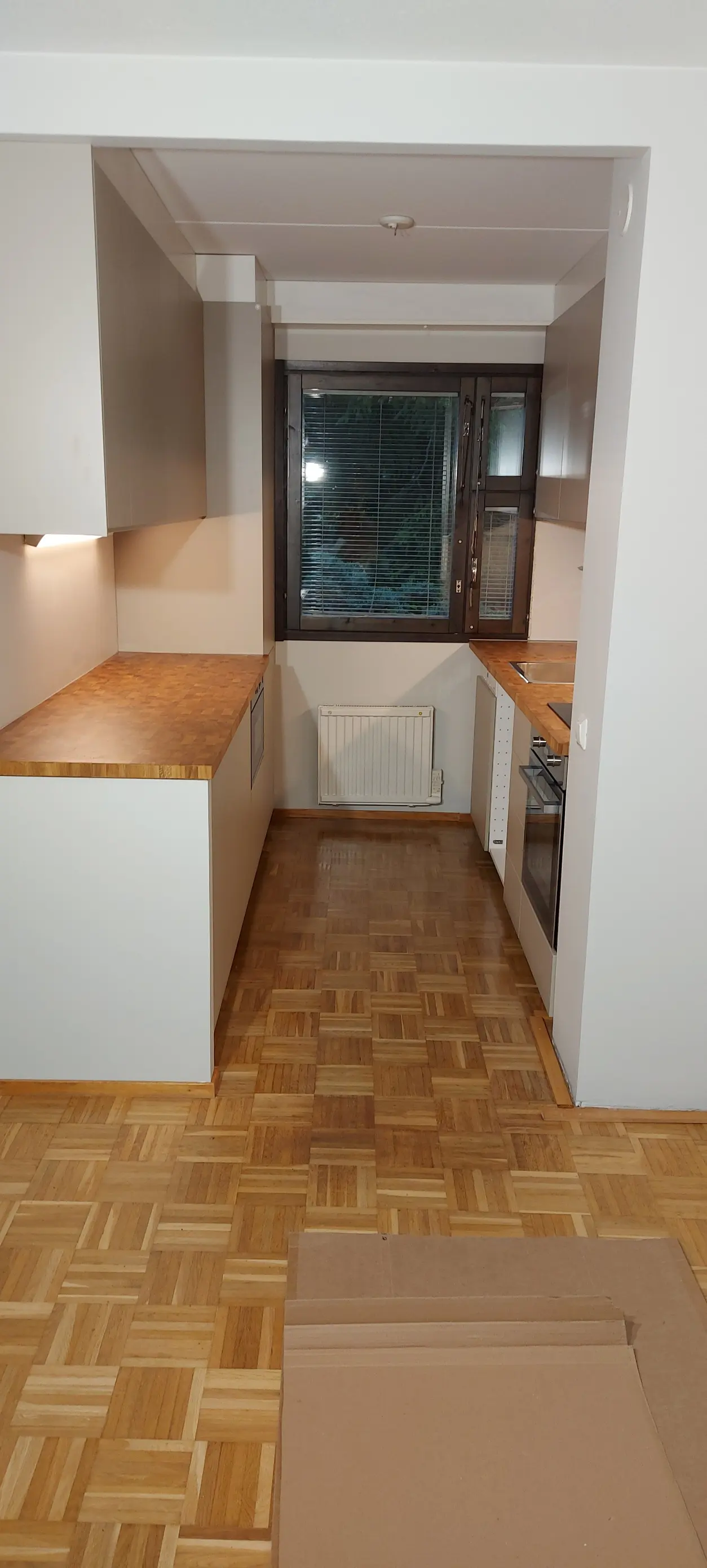 Rivitalon remontti ja uuden keittiön asennus kohteessa Vihertie, Vantaa