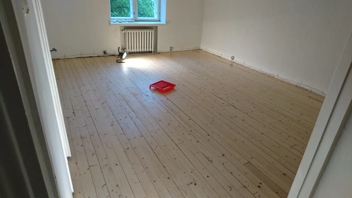 Asunnossa lattian hionta ja lakkaus kohteessa Helsinkinkatu, Helsinki