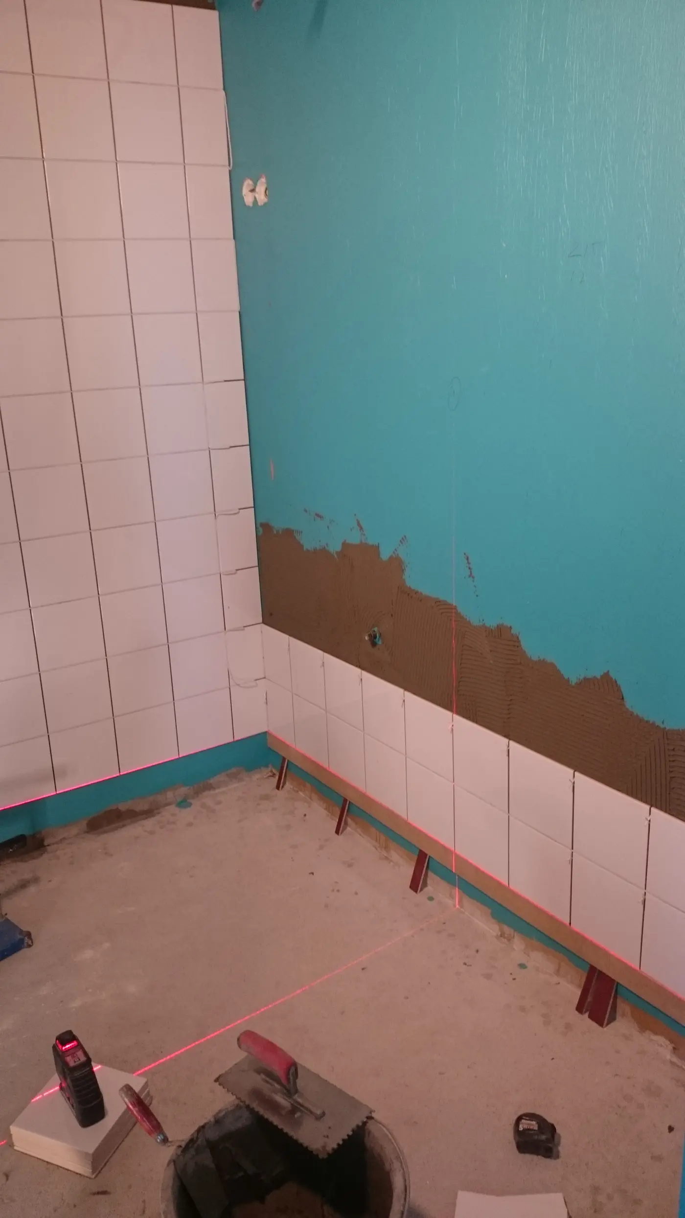 Kylpyhuoneen saneeraus kerrostaloon kohteessa Leksankuja, Vantaa