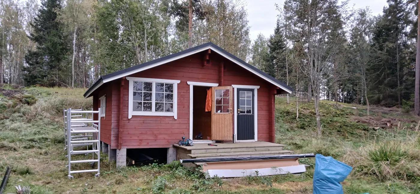 Kesämökin katon korjaus kohteessa Siuntio